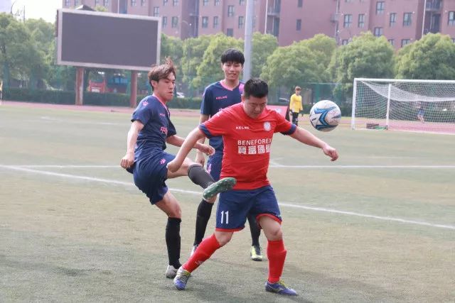 黄蜂逆转雄鹿，球员表现各异显现新赛季变化